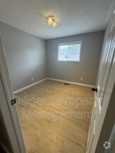 Building Photo - 1537 Ravenwood Dr
