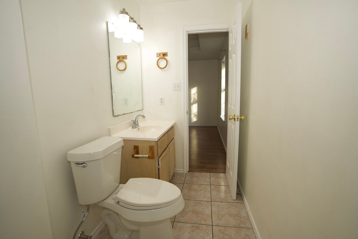Building Photo - 746 Sonesta Dr