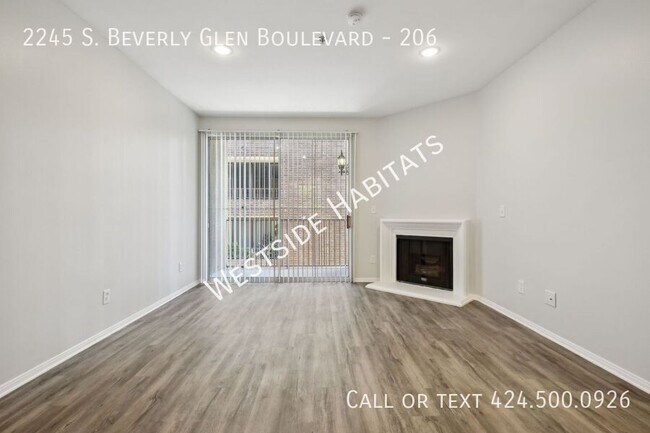 Foto del edificio - 2245 S Beverly Glen Blvd