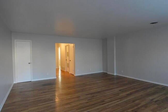Foto del edificio - 2424 S 16th St
