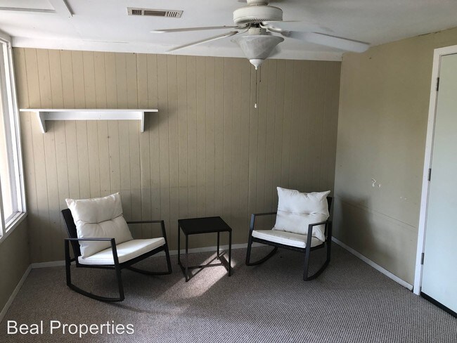 Building Photo - 705 Broadmoor Dr