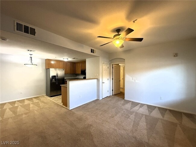 Foto del edificio - 7701 W Robindale Rd