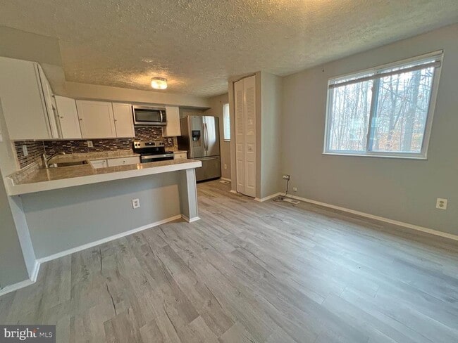 Foto del edificio - 8104 Willowdale Ct