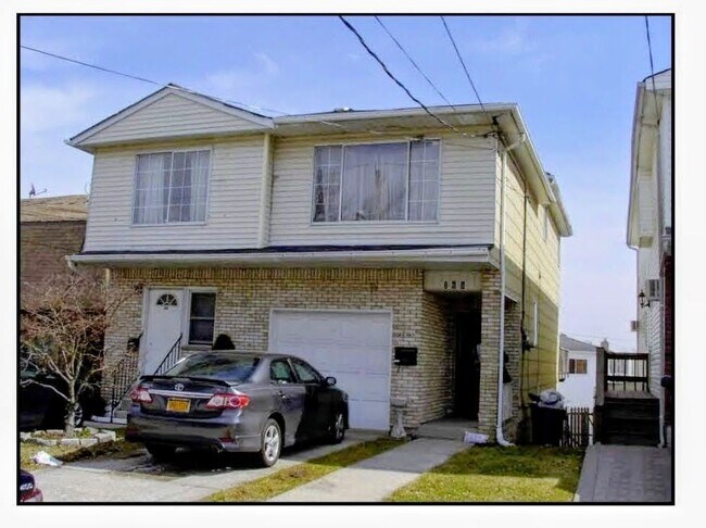 Foto del edificio - 868 Sheldon Ave