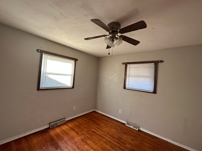 Building Photo - 130 Briarcliff Dr