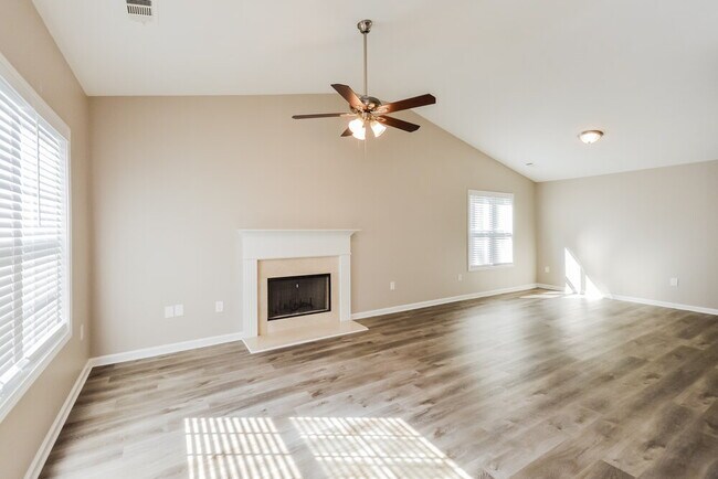 Foto del edificio - 100 Riverhill Ct