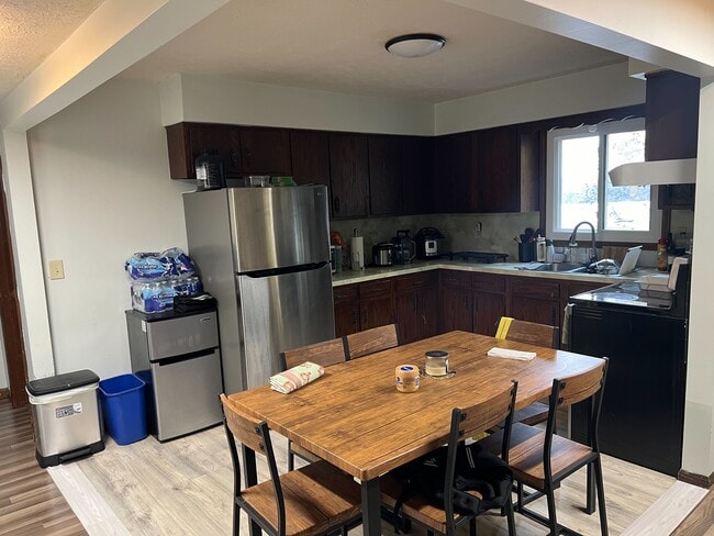 Foto del edificio - 5134 E Bluffview Dr