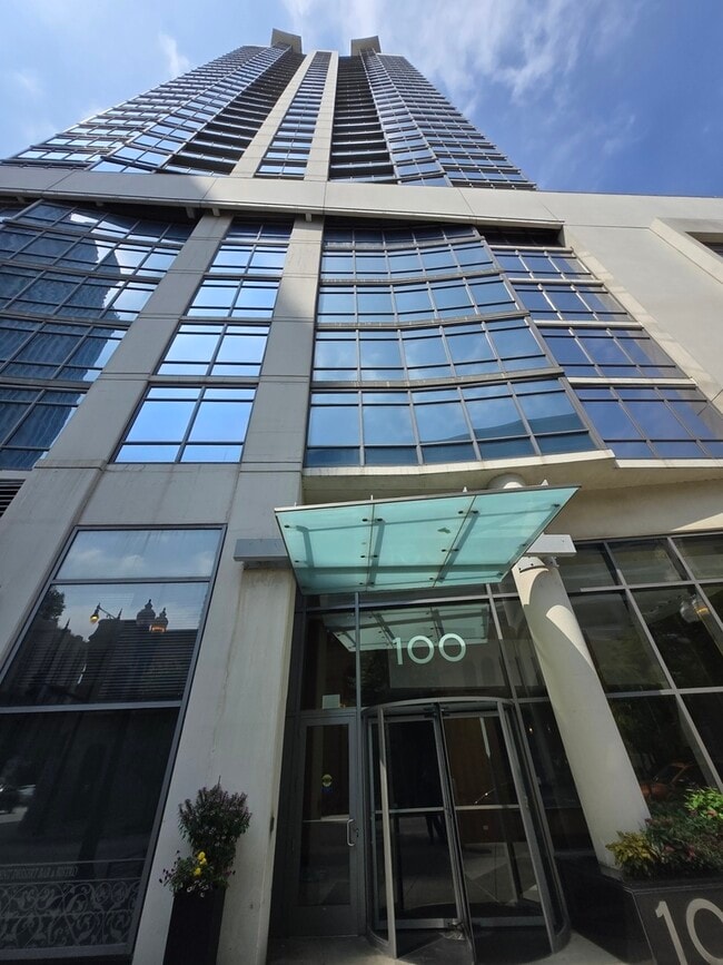 Foto del edificio - 100 E 14th St