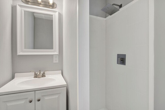 Building Photo - 2215