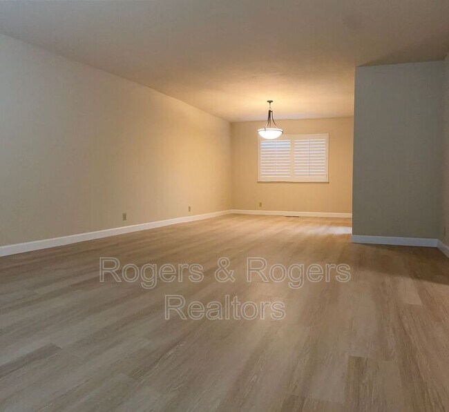 Foto del edificio - 1124 Song Ct