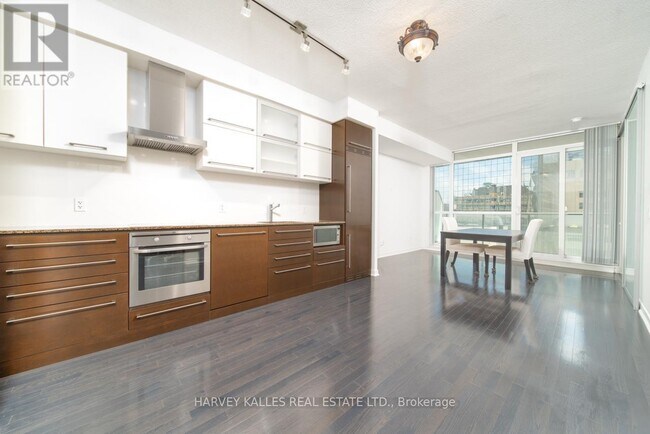 Photo du bâtiment - 770-770 Bay St.