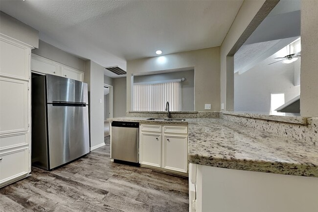 Building Photo - 13202 Ravensway Dr
