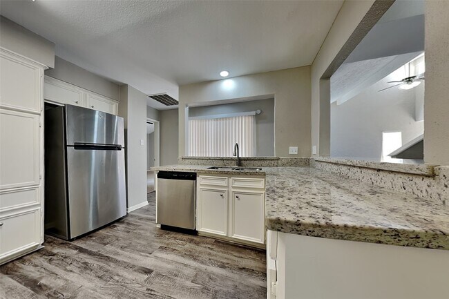 Foto del edificio - 13202 Ravensway Dr