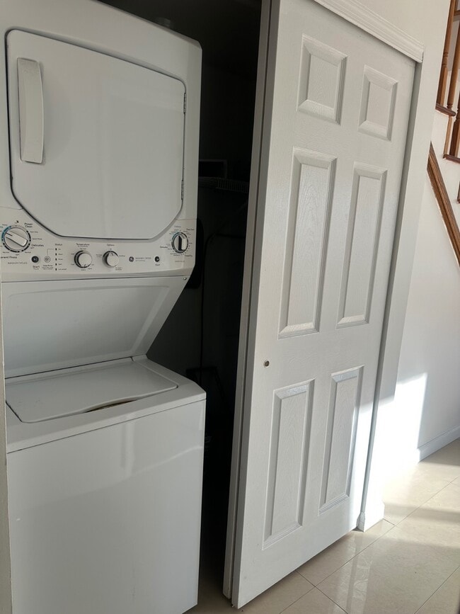 Foto del edificio - 377 Timber Ridge Dr