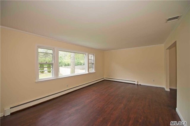 Building Photo - 1350 Oyster Bay Rd