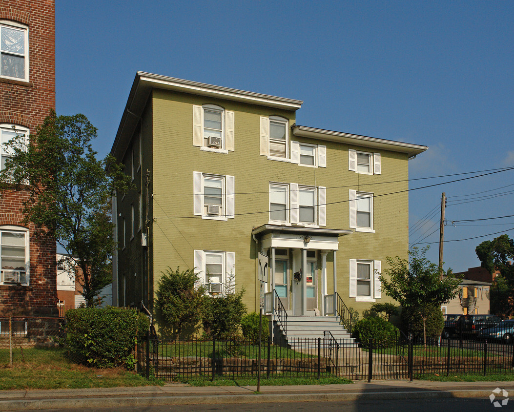 Building Photo - 7 Lawrence St