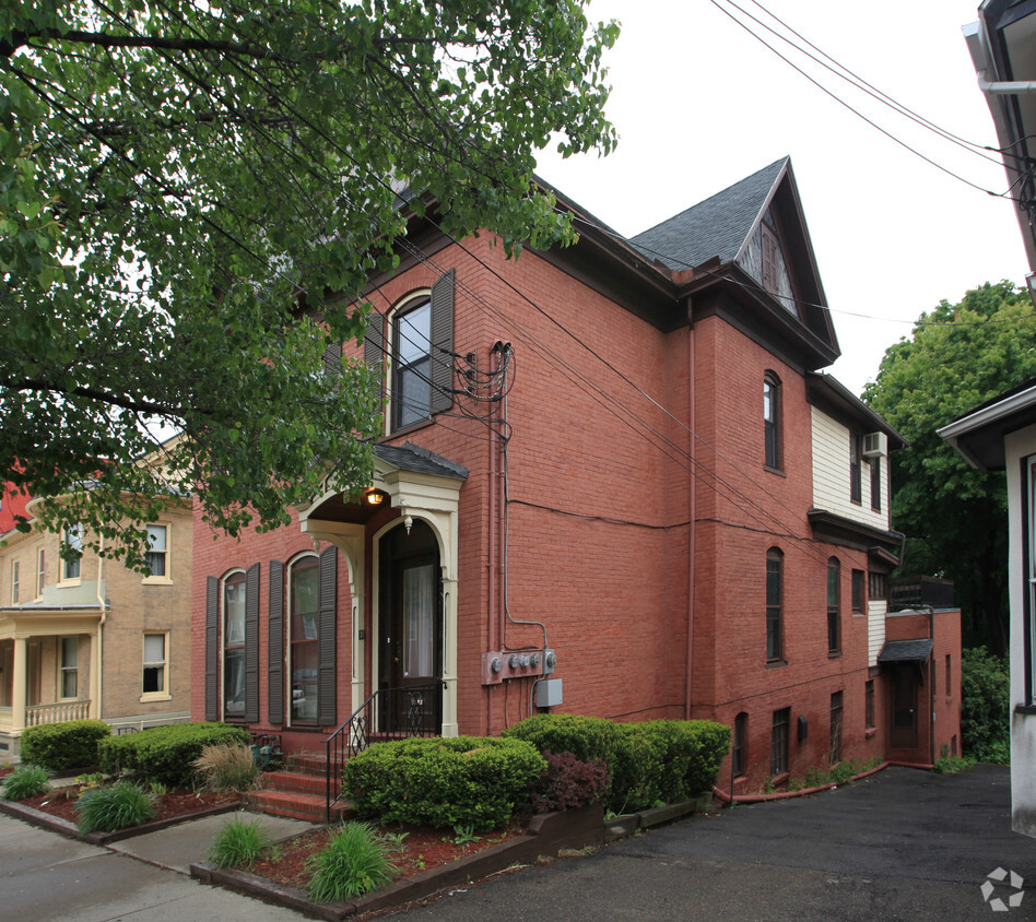 Building Photo - 86 Front St