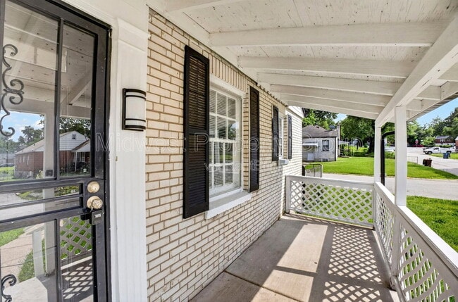 Building Photo - 222 Henquin Dr