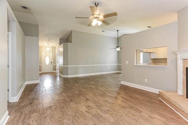 Foto del edificio - 8765 Hammond Forest Dr
