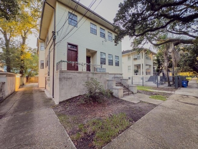 Building Photo - 2229 Napoleon Ave