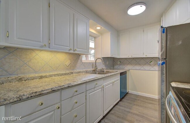 Building Photo - 4 br, 2 bath House - 3916 E. 16th St