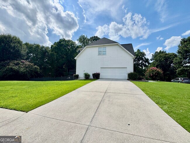 Foto del edificio - 1770 Highland Oaks Way NE
