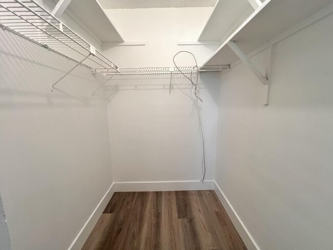 Building Photo - 601 S State Rd 7