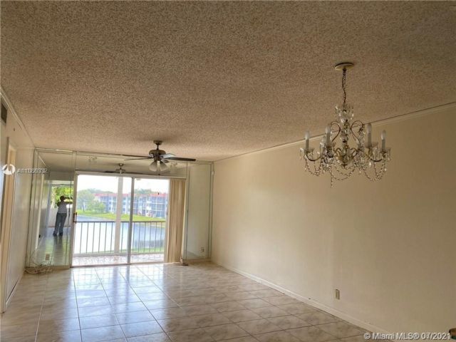 Building Photo - 411 S Hollybrook Dr