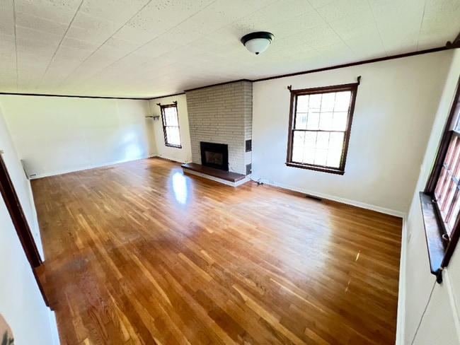 Building Photo - 15 Mann Ct