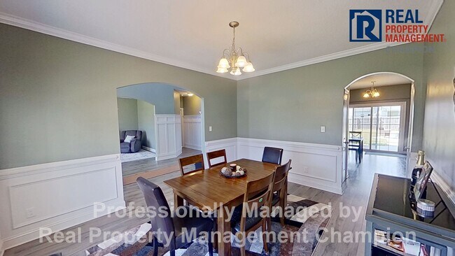 Foto del edificio - Gorgeous 4 BD/3.5 BA Executive Home w/Spacious Fenced Yard