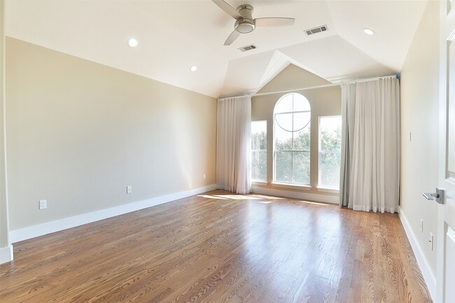 Foto del edificio - 1743 French Village Dr