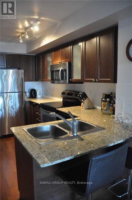 Photo du bâtiment - 761-2761 Bay St.