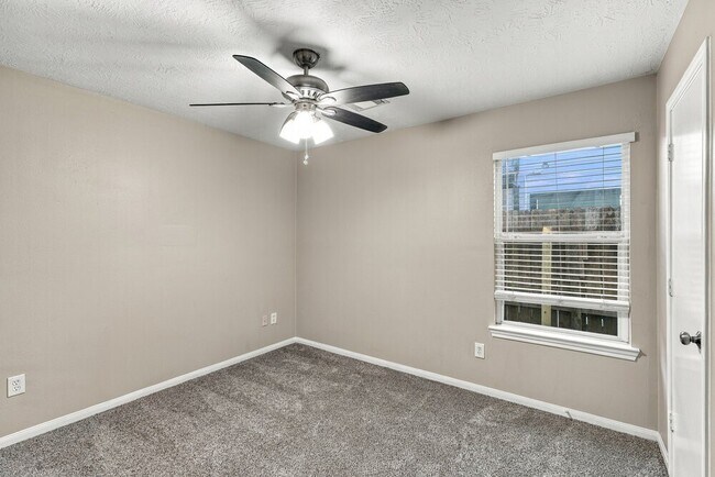 Foto del edificio - 13527 Ambrose St