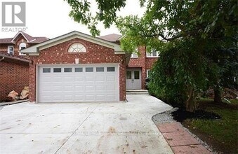 Building Photo - 3235 Bloomfield Dr