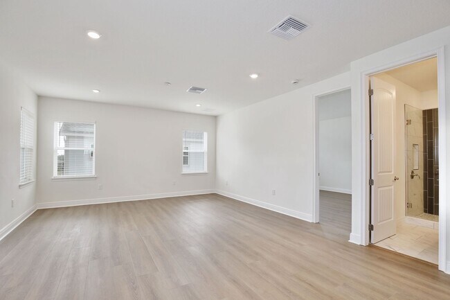 Foto del edificio - Modern 1/1 Garage Apartment Living with 1 Car Garage in the Heart of Laureate Park!