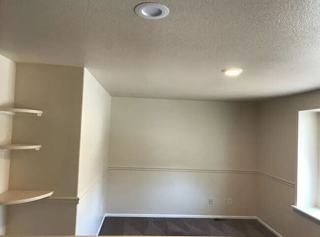 Building Photo - Captivating 4-bedroom, 3-bathroom home Ava...