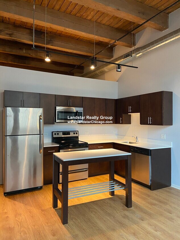 Primary Photo - 125 E 21st St