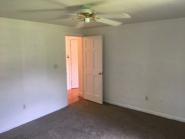 Master bedroom (20.5' x 11.5') - 12 Woodman Way
