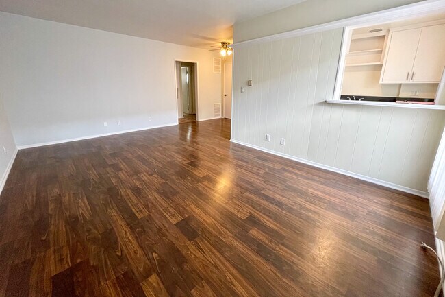 Foto del edificio - 1942 Rodney Dr