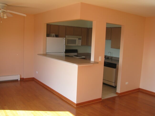 Foto del edificio - 985 S Court of Shorewood