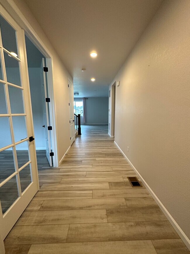 Foto del edificio - ---UPGRADED HOUSE---Single family house in...