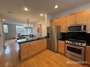 Building Photo - 1801 W Winnemac Ave