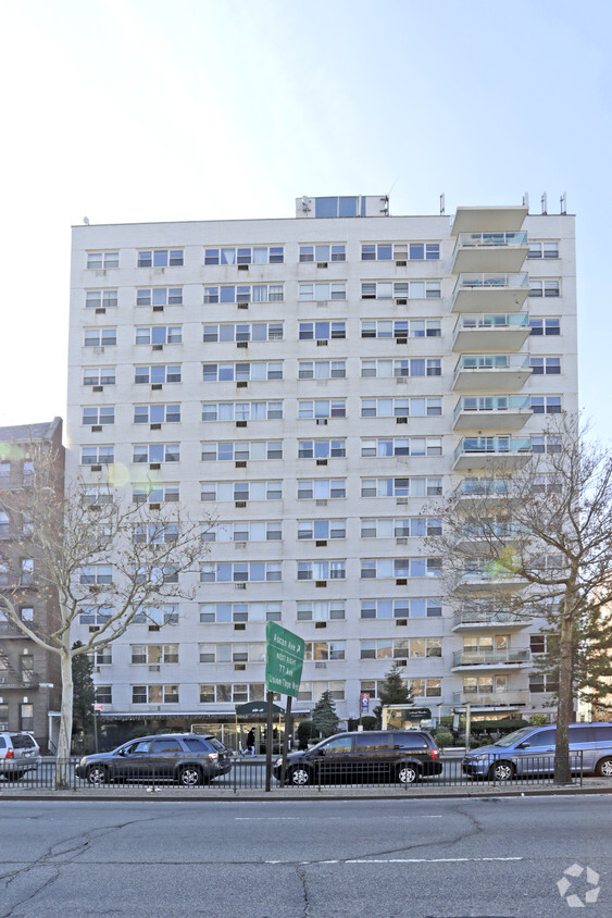 Building Photo - The Diplomat