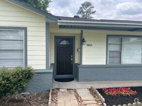 Building Photo - 10029 Hazelhurst Dr