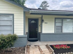 Building Photo - 10029 Hazelhurst Dr