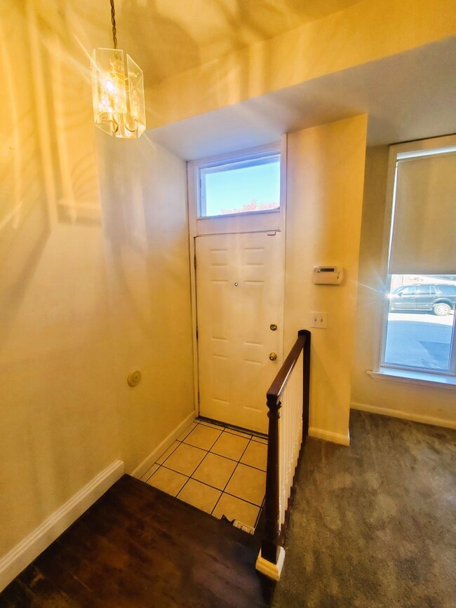 Foto del edificio - Large 3BR/1BA townhome in the Oliver neigh...