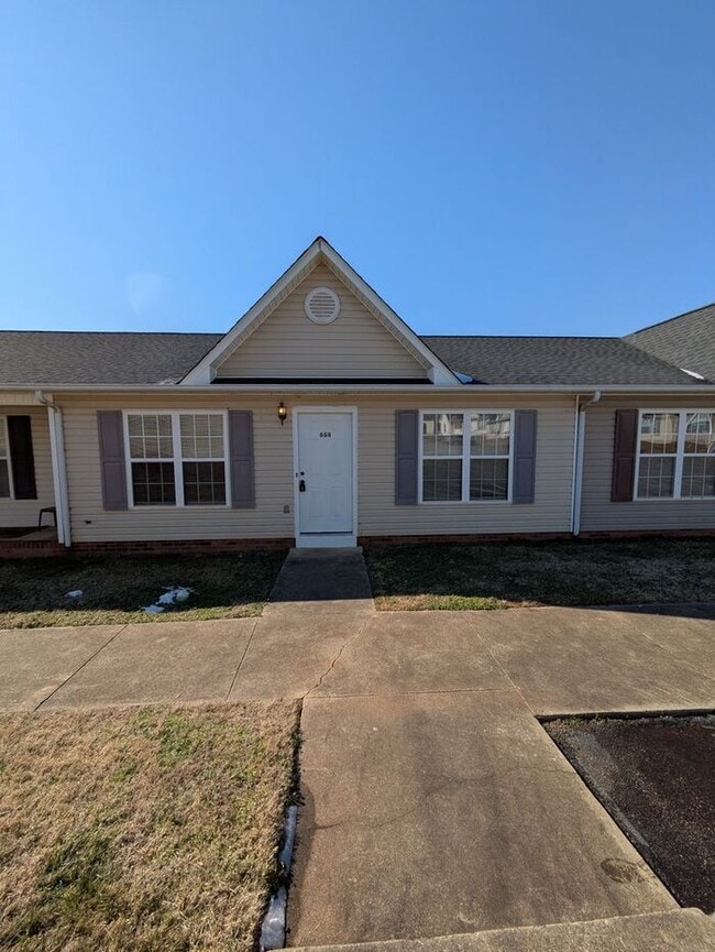 Building Photo - 664 W 13th St