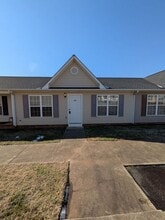 Building Photo - 664 W 13th St