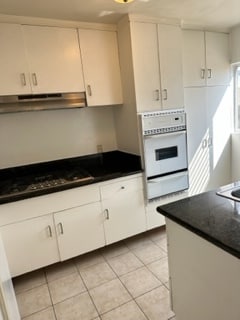 Building Photo - 205 S Elm Dr