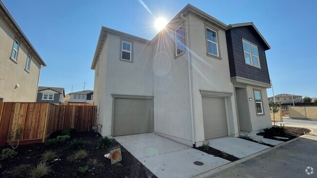 Building Photo - 616 Whisper Ln